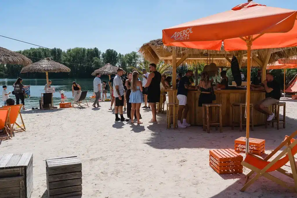 Sommerfest 2025 der Premium-Family am Bamboo Beach in Erfurt: Mitarbeiter, Partner und Kinder genießen Sonne, Strand und gute Stimmung am Nordstrand.